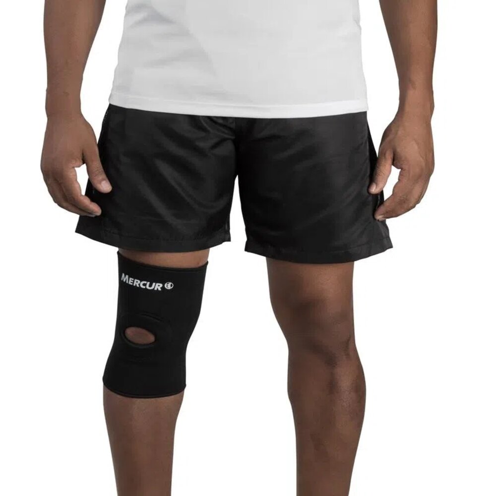 32f5dc0ba0c9420284618468925c29c5.jpg 32f5dc0ba0c9420284618468925c29c5 Joelheira Ortopedica Curta com Orificio Reforcado - Mercur