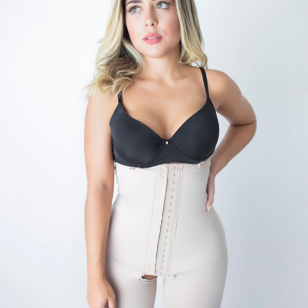 52c50a50256a85603d6b869967ec74fb.jpg 52c50a50256a85603d6b869967ec74fb E.726.D - SEIO 1/2 PERNA - 46